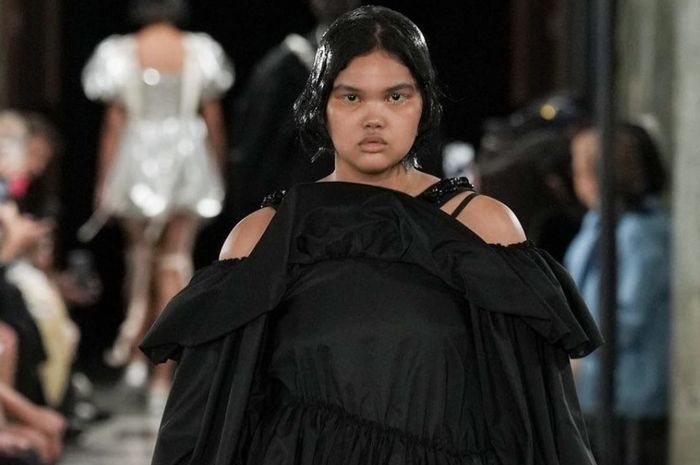 Shahnaz Indira, Model Indonesia Berhasil Debut Internasional di London Fashion  Week